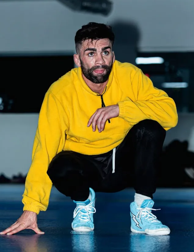Bryce Meredith training in a yellow hoodie