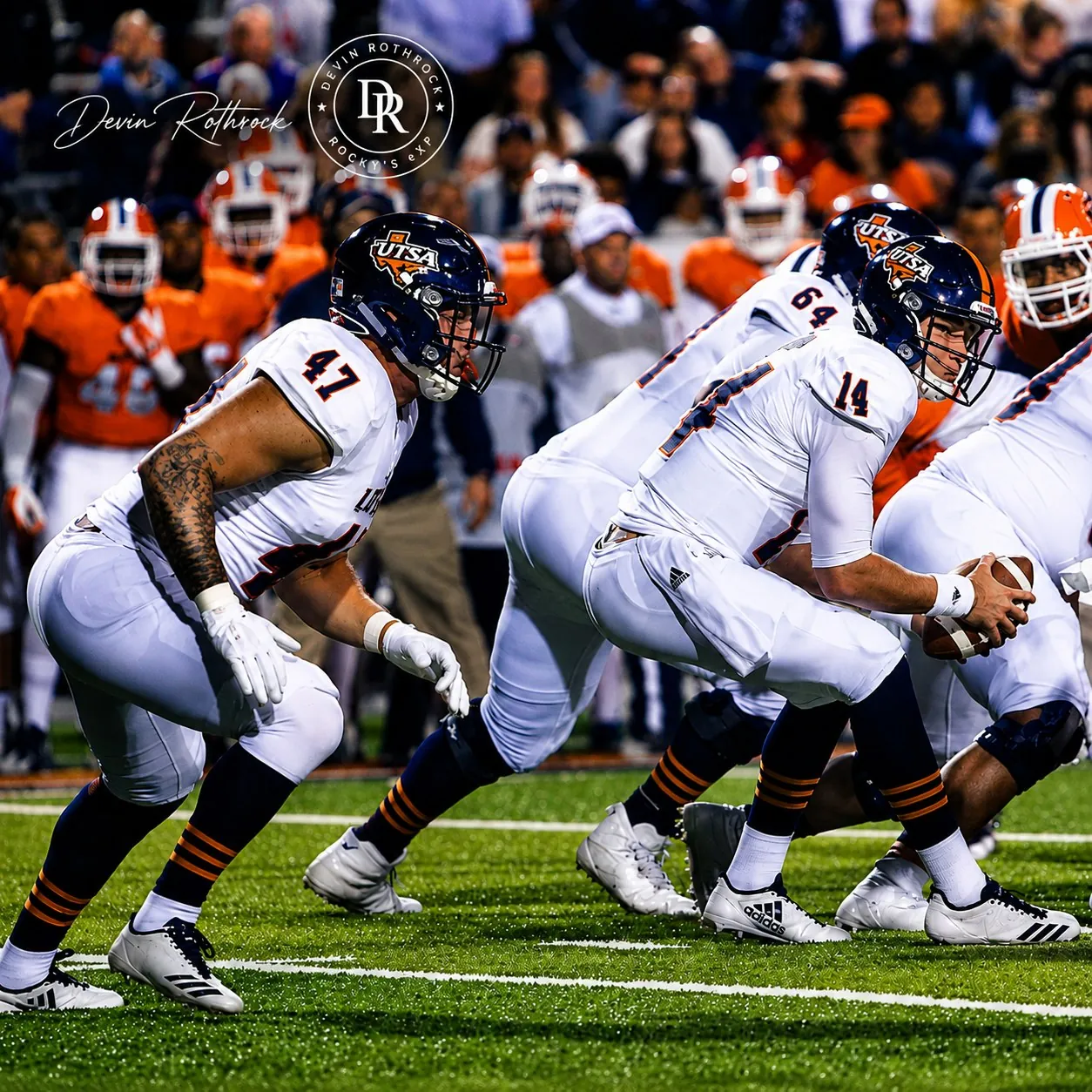 Devin Rothrock at fullback taking the handoff