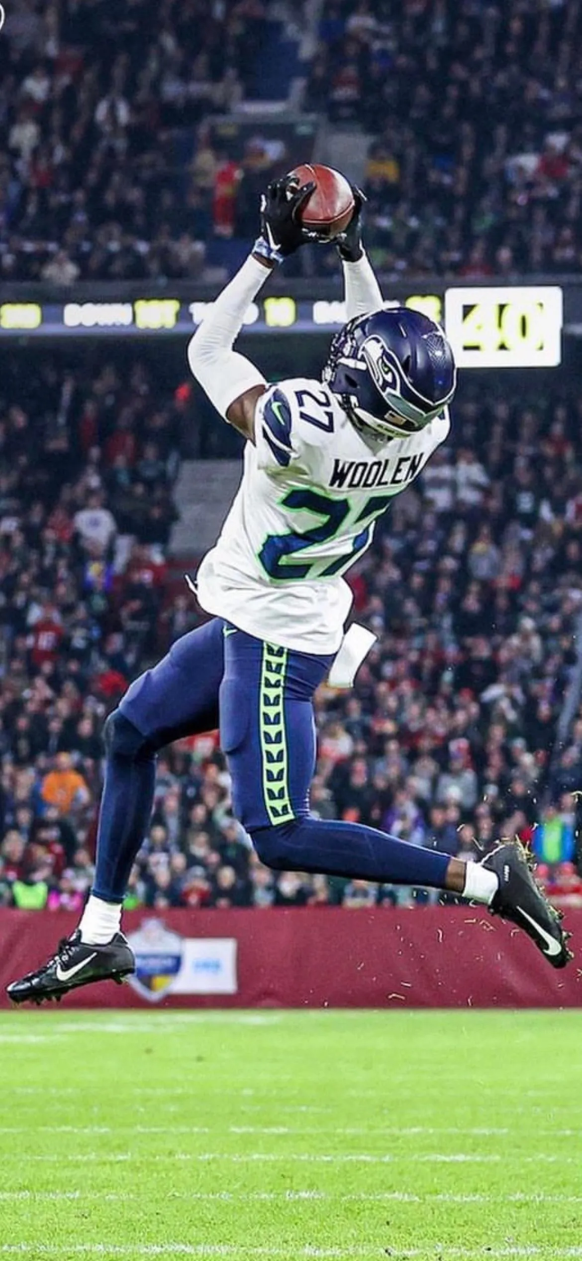 Riq Woolen making a catch in a football game